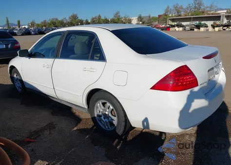 2006 Honda Accord 2.4 Lx z USA, uszkodzony, nr VIN 1HGCM56476A024034